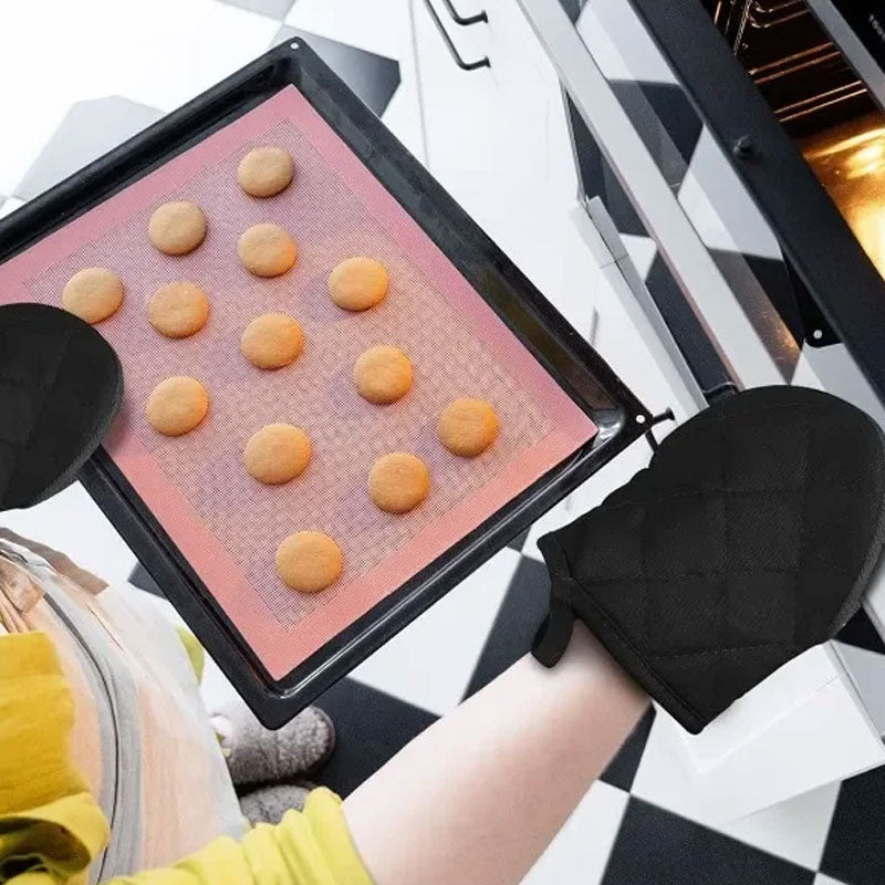 Short Oven Mitts with Silicone Grip Surfaces