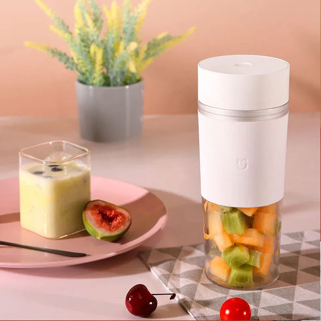 Compact Electric Portable Blender & Juicer